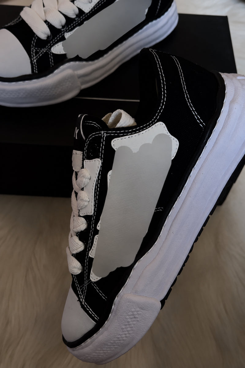 AMI** Bones Sneaker